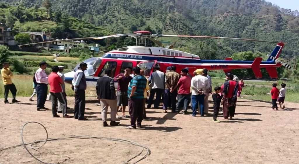 चारधाम यात्रा के दौरान बड़ा हादसा टला, हाईटेंशन लाइन में फंसा हेलीकॉप्टर; महिला पायलट की सूझबूझ से बचीं 6 जिंदगियां