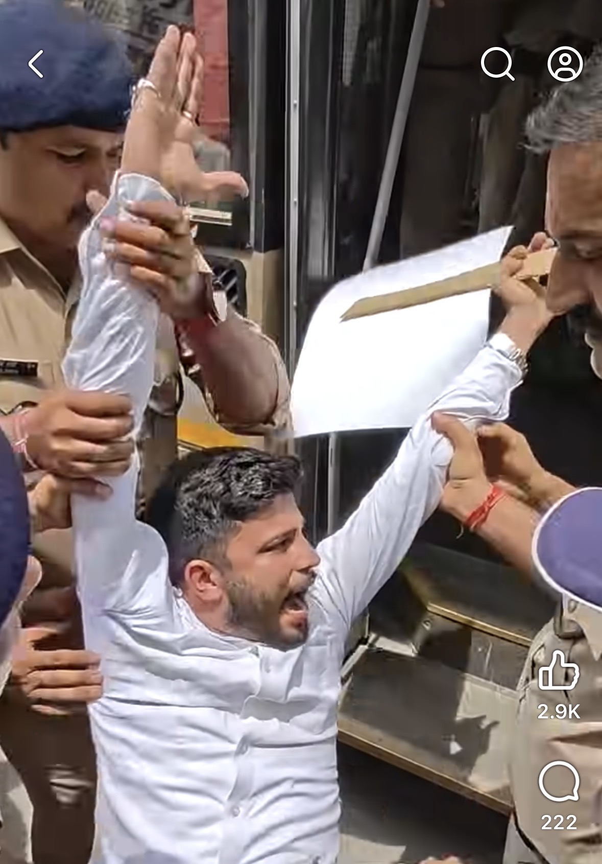 बापूग्राम को राजस्व ग्राम बनाने की मांग पर युवा उक्रांद कार्यकर्ताओं की गिरफ्तारी