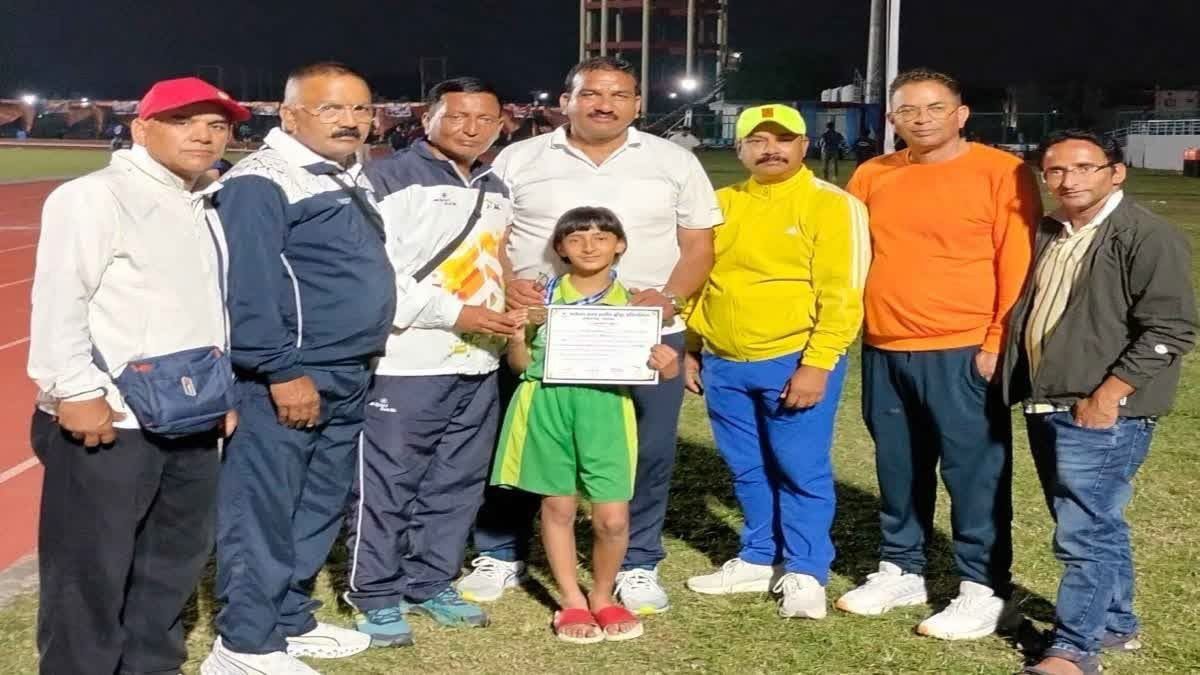 पौड़ी की शानवी थपलियाल ने राज्य स्तरीय खेल प्रतियोगिता में जीता स्वर्ण पदक, 50 मीटर दौड़ में भी हासिल किया कांस्य