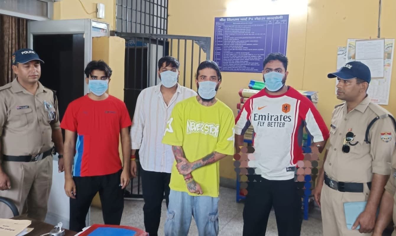 मारपीट मामले में यूट्यूबर अनुराग डोभाल समेत 4 गिरफ्तार, कोर्ट में पेशी के बाद जेल भेजे गए