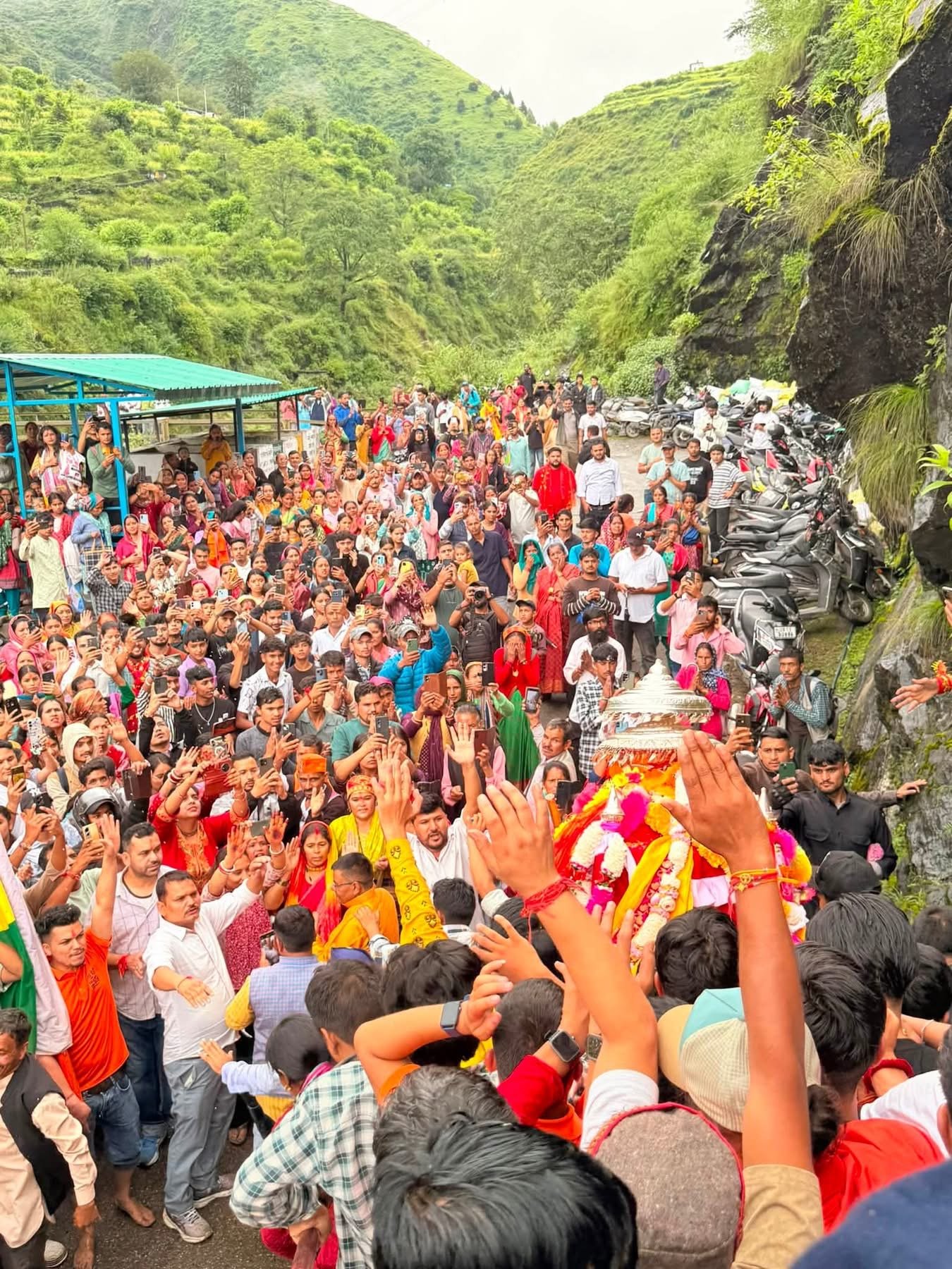 उत्तराखंड में शुरू हुई मां नंदा देवी की बड़ी जात, कुरुड़ से कैलाश के लिए रवाना हुई डोली