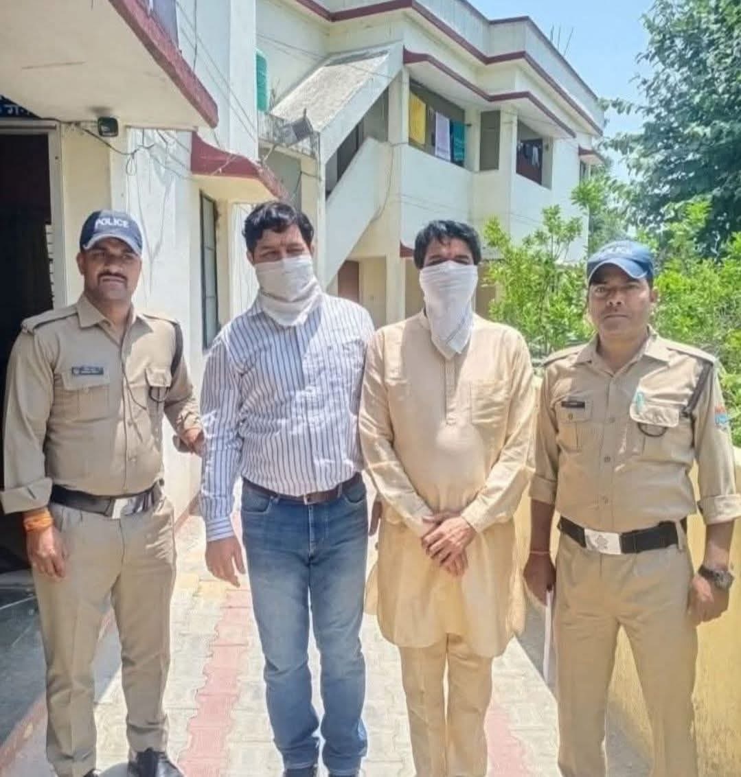 उत्तराखंड के लोक गायक पवन सेमवाल गिरफ्तार, खड़ी स्कूटी में आग लगाने और गाली-गलौज का आरोप; दो आरोपी न्यायालय में पेश