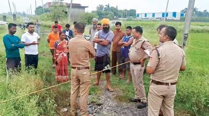 दिनेशपुर में झाड़ियों से युवक का शव बरामद, पुलिस ने शुरू की गहन जांच