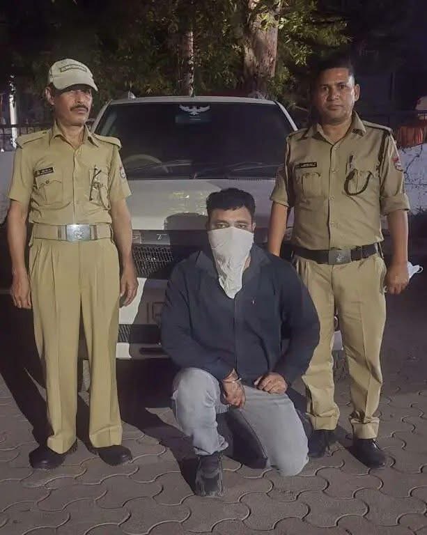 हल्द्वानी में पुलिस को धमकी देने वाला युवक गिरफ्तार, “वर्दी उतरवा दूंगा” कहकर किया था हंगामा